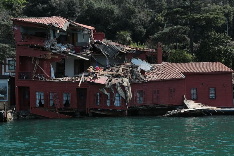 Hekimbaşı Salih Efendi Yalısı'na çarpan geminin mürettebatı kazayı anlattı A24