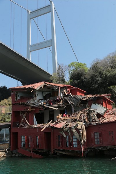 Hekimbaşı Salih Efendi Yalısı'na çarpan geminin mürettebatı kazayı anlattı A24