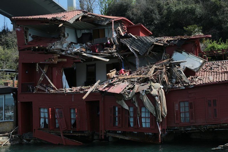 Hekimbaşı Salih Efendi Yalısı'na çarpan geminin mürettebatı kazayı anlattı A24