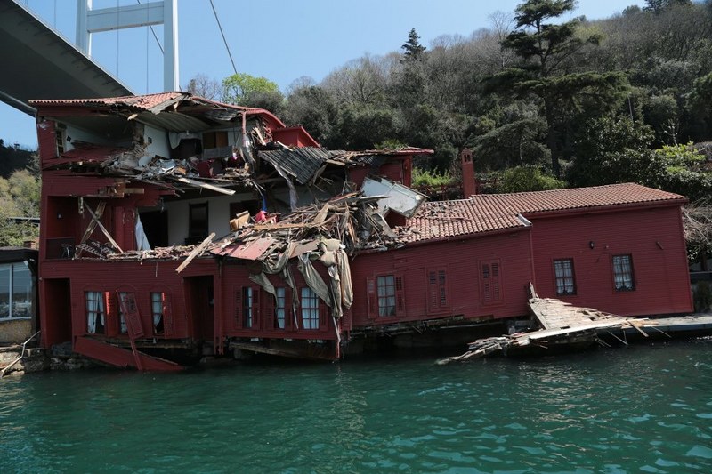 Hekimbaşı Salih Efendi Yalısı'na çarpan geminin mürettebatı kazayı anlattı A24