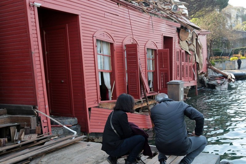Hekimbaşı Salih Efendi Yalısı'na çarpan geminin mürettebatı kazayı anlattı A24