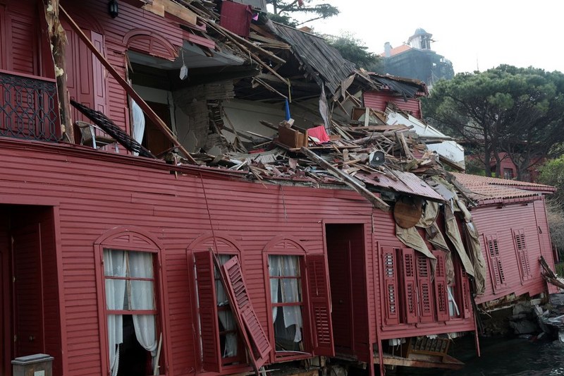 Hekimbaşı Salih Efendi Yalısı'na çarpan geminin mürettebatı kazayı anlattı A24
