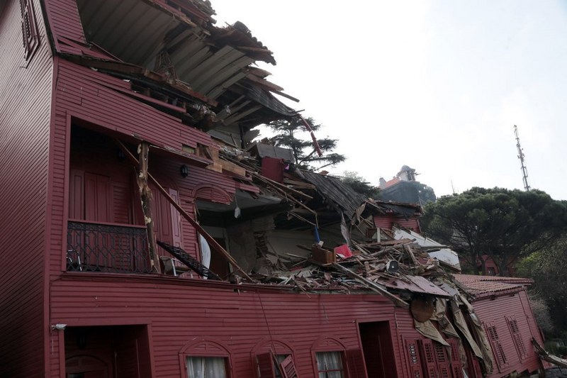 Hekimbaşı Salih Efendi Yalısı'na çarpan geminin mürettebatı kazayı anlattı A24