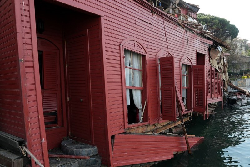 Hekimbaşı Salih Efendi Yalısı'na çarpan geminin mürettebatı kazayı anlattı A24