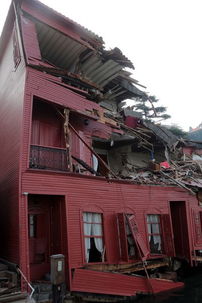 Hekimbaşı Salih Efendi Yalısı'na çarpan geminin mürettebatı kazayı anlattı A24