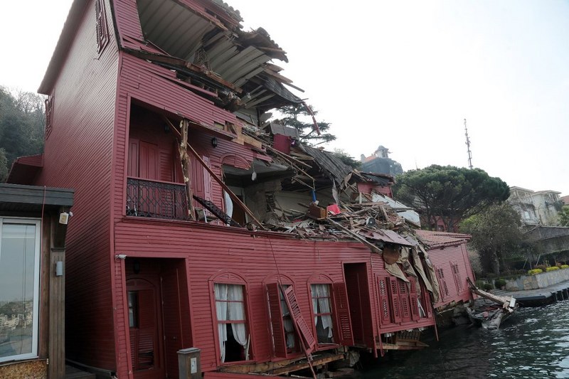 Hekimbaşı Salih Efendi Yalısı'na çarpan geminin mürettebatı kazayı anlattı A24