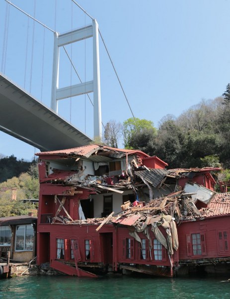 Hekimbaşı Salih Efendi Yalısı'na çarpan geminin mürettebatı kazayı anlattı A24