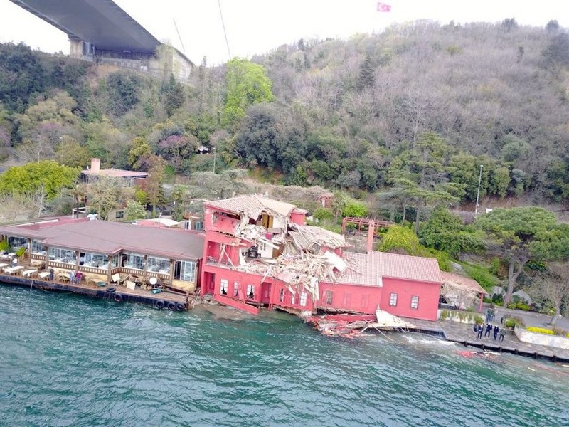 Hekimbaşı Salih Efendi Yalısı'na çarpan geminin mürettebatı kazayı anlattı A24