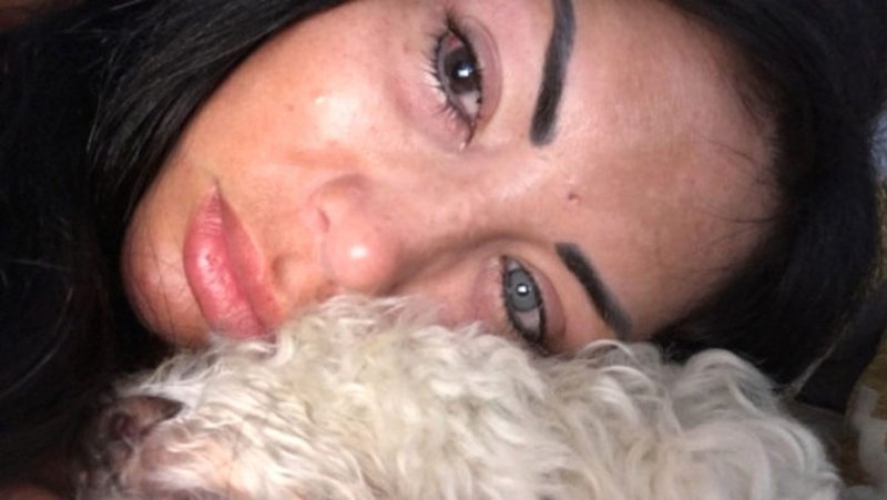 Göz renklerini değiştirmek için kör kalmayı göze alan güzeller! A24