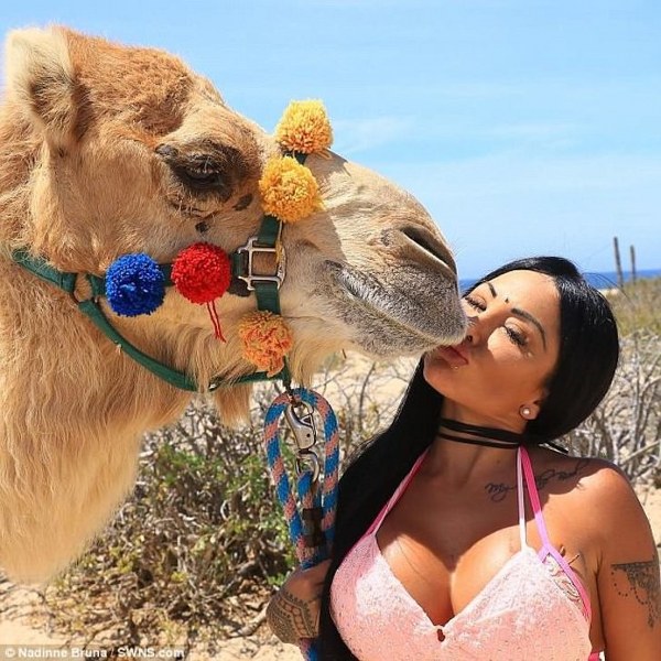 Göz renklerini değiştirmek için kör kalmayı göze alan güzeller! A24