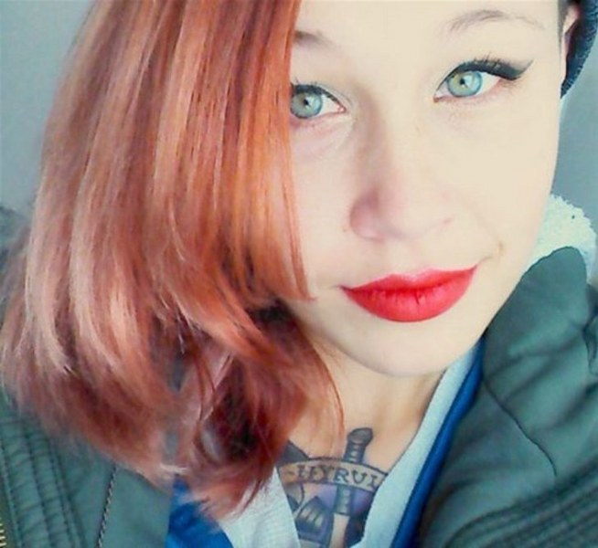 Göz renklerini değiştirmek için kör kalmayı göze alan güzeller! A24