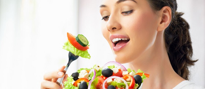 Diyetimizi bozmayacak dışarıda yenebilecek gıdalar A24