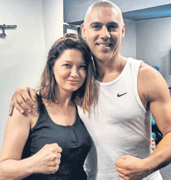 Nurgül Yeşilçay yaza hazırlanırken dövüşüyor! A24