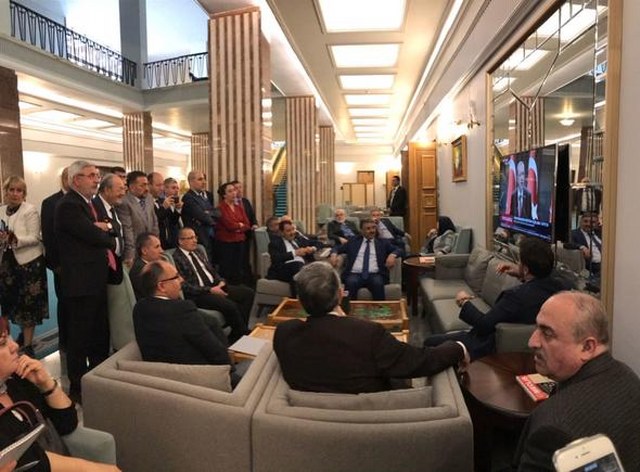 Cumhurbaşkanı Erdoğan'ın seçim açıklamasını milletvekilleri böyle dinledi A24