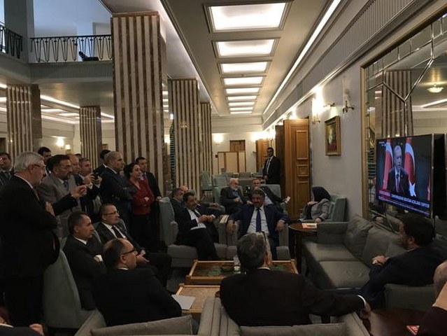 Cumhurbaşkanı Erdoğan'ın seçim açıklamasını milletvekilleri böyle dinledi A24