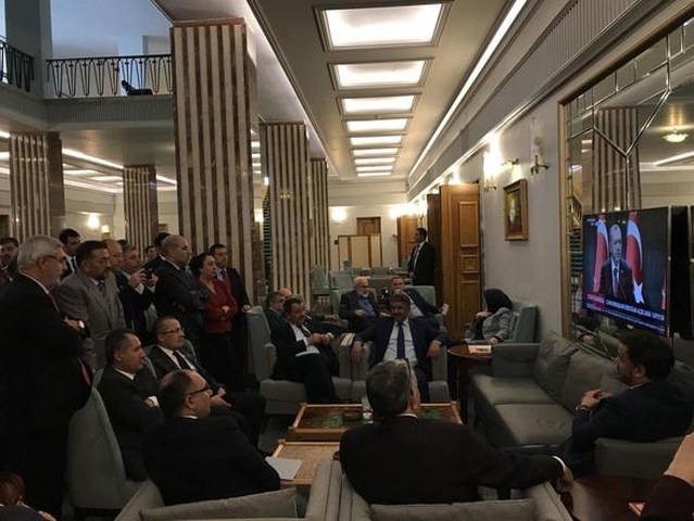 Cumhurbaşkanı Erdoğan'ın seçim açıklamasını milletvekilleri böyle dinledi A24