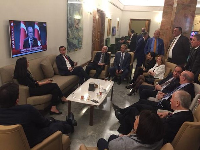 Cumhurbaşkanı Erdoğan'ın seçim açıklamasını milletvekilleri böyle dinledi A24