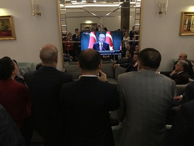 Cumhurbaşkanı Erdoğan'ın seçim açıklamasını milletvekilleri böyle dinledi A24