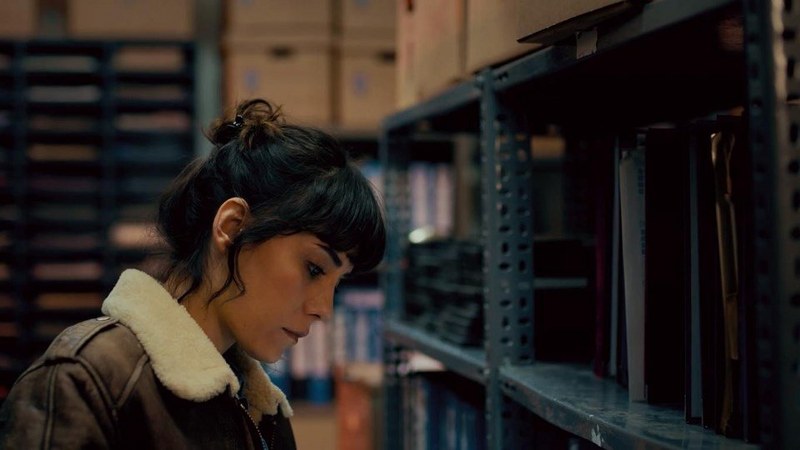 Cansu Dere neye uğradığını şaşırdı kendini takip eden şahıslar... A24