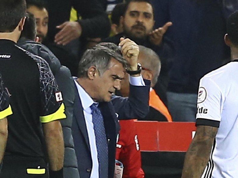 Tatil edilen derbi sonrası sosyal medyada kopartan yorumlar A24