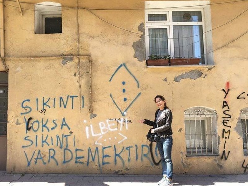 Balat'ta Çukur turizmi yaşanıyor (Duvar yazıları, tespihler, tişörtler) A24