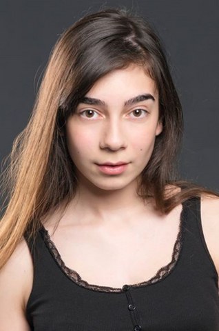 'Alemin Kralı' dizisinin Oben'i yeni haliyle göz kamaştırıyor A24