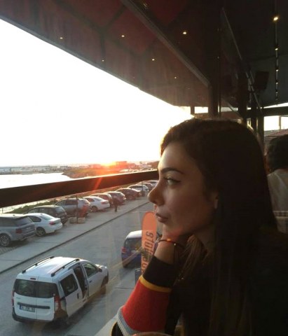 'Alemin Kralı' dizisinin Oben'i yeni haliyle göz kamaştırıyor A24