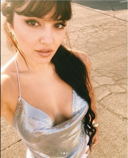 Hande Erçel'den evlilik sinyali A24