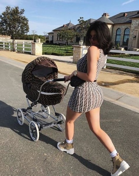 Kylie Jenner'in bebeğiyle ilgili şoke eden iddia! A24