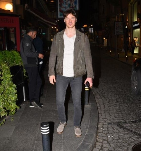 Hande Yener'den Hadise'ye gönderme: Şampiyon benim! A24