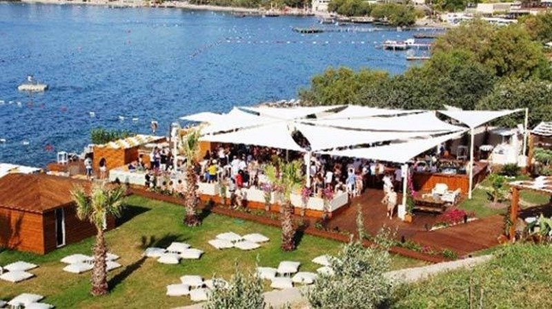 Hande Yener'den Hadise'ye gönderme: Şampiyon benim! A24