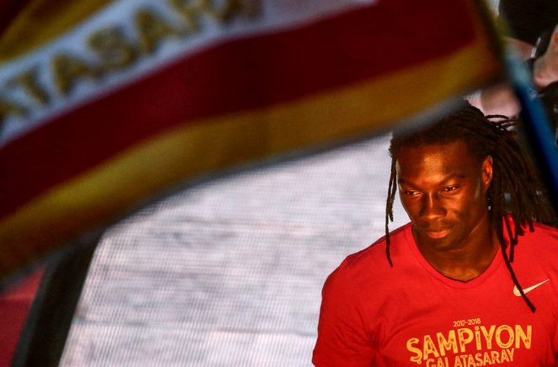 21. Defa Şampiyonluk ipini göğüsleyen Galatasaray taraftarı ile Şampiyonluğu kutluyor A24