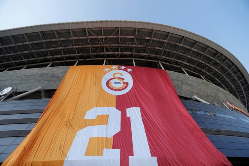 21. Defa Şampiyonluk ipini göğüsleyen Galatasaray taraftarı ile Şampiyonluğu kutluyor A24