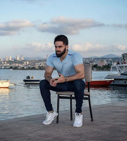 Kaşları ile gündeme gelen dünyanın en fit hafızı Mustafa Özyılmaz A24