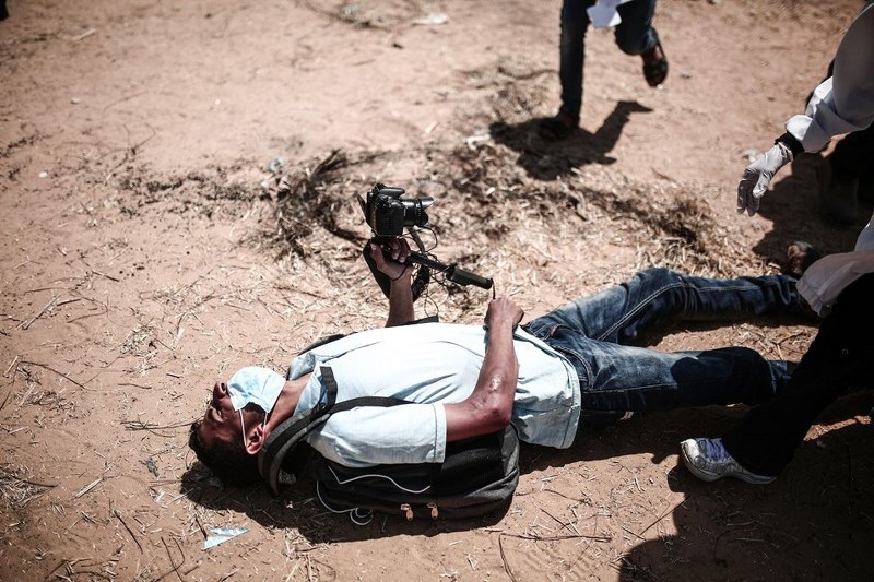 Gaz bombası Filistinli göstericiyi ağzından yaraladı A24