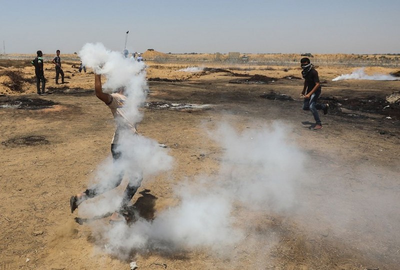 Gaz bombası Filistinli göstericiyi ağzından yaraladı A24