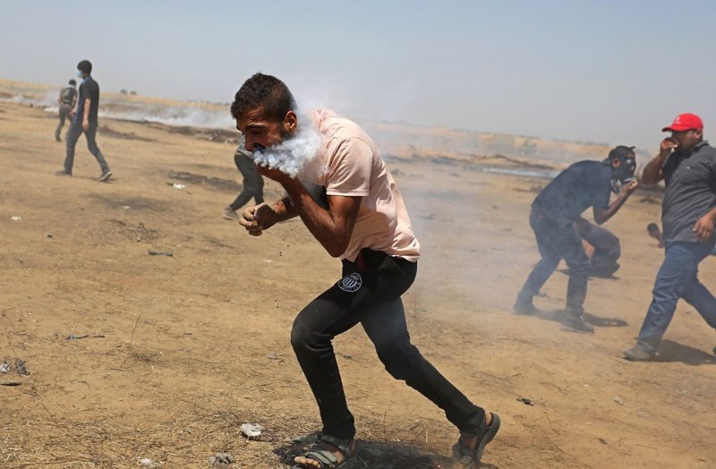 Gaz bombası Filistinli göstericiyi ağzından yaraladı A24
