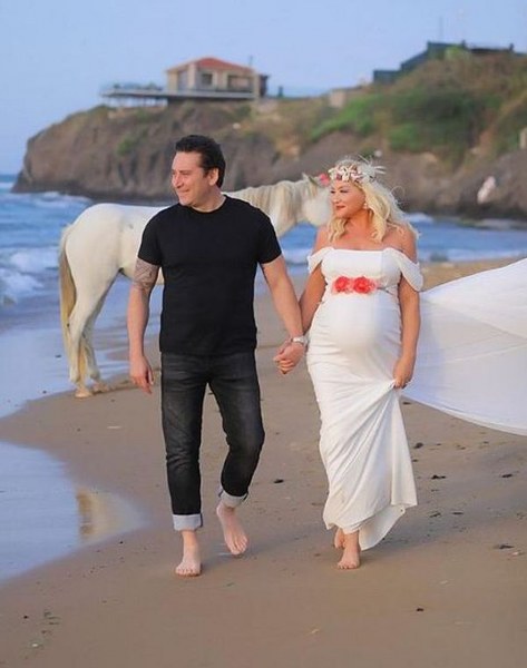 Zahide Yetiş'in hamilelik fotoğrafları A24