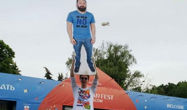 Karısından izin alamayan Meksikalı taraftarın maketi Dünya Kupası'na gitti A24