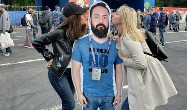 Karısından izin alamayan Meksikalı taraftarın maketi Dünya Kupası'na gitti A24