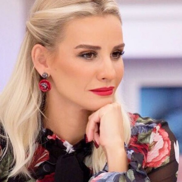 Esra Erol dar gelirli aileye yeni ev yaptırdı A24