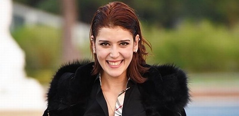 Türkiye eski güzeli Senem Kuyucuoğlu garson oldu A24