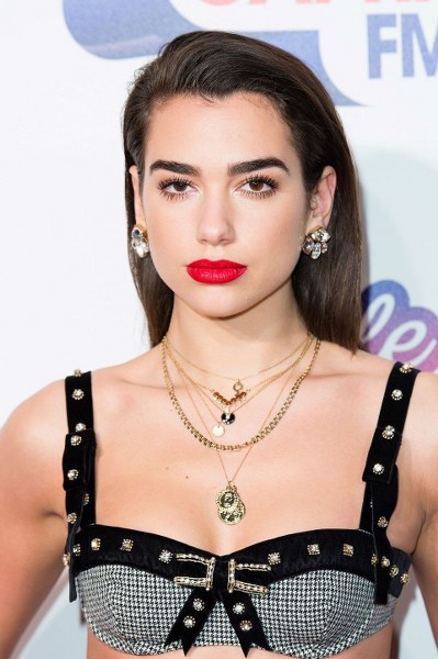 Dua Lipa konser öncesi et döner ve ayran istedi (Ünlülerin kulis sırları) A24