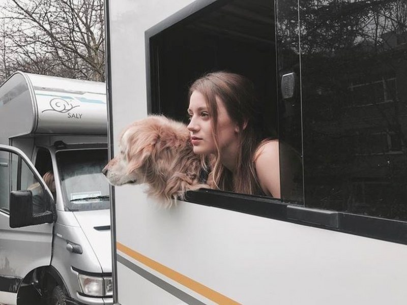 Cem Yılmaz'dan Karakomik Filmler paylaşımı (Ünlülerin set halleri) A24