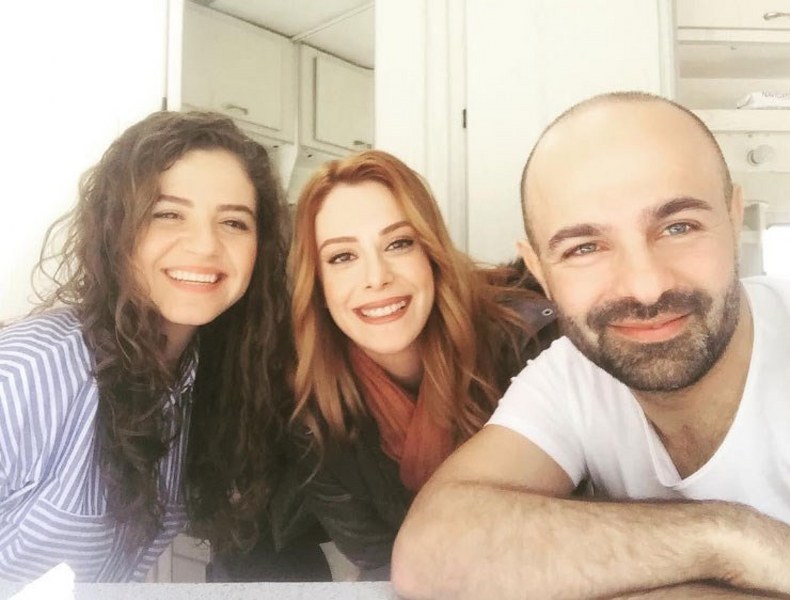 Cem Yılmaz'dan Karakomik Filmler paylaşımı (Ünlülerin set halleri) A24