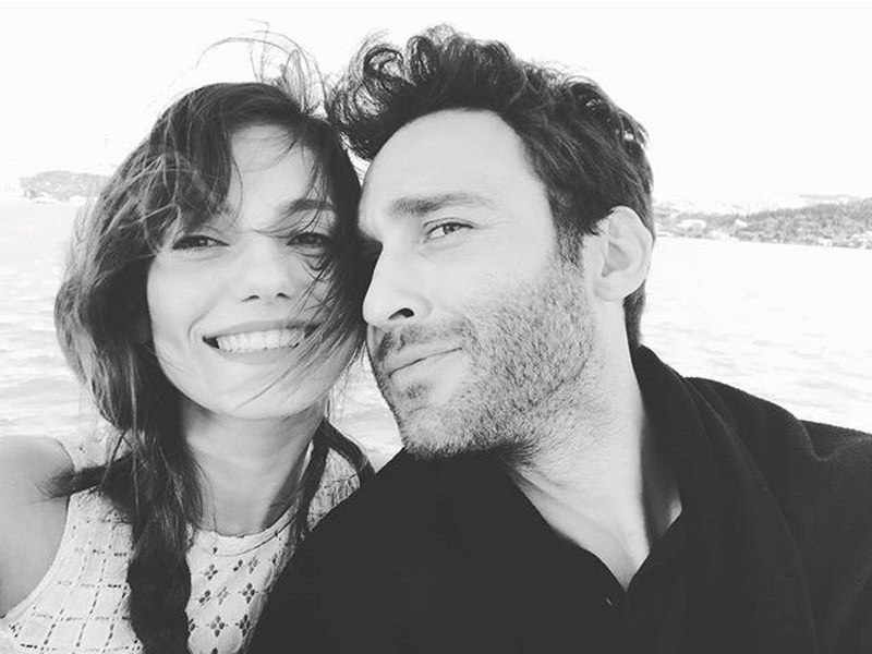 Cem Yılmaz'dan Karakomik Filmler paylaşımı (Ünlülerin set halleri) A24