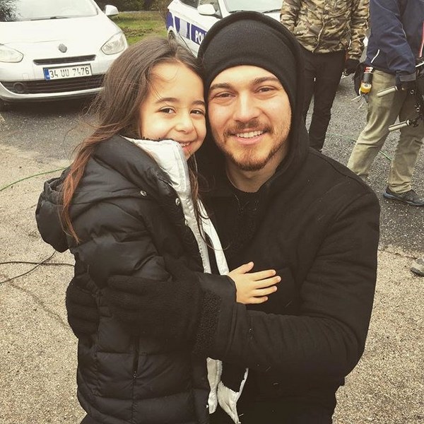 Cem Yılmaz'dan Karakomik Filmler paylaşımı (Ünlülerin set halleri) A24