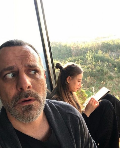 Cem Yılmaz'dan Karakomik Filmler paylaşımı (Ünlülerin set halleri) A24