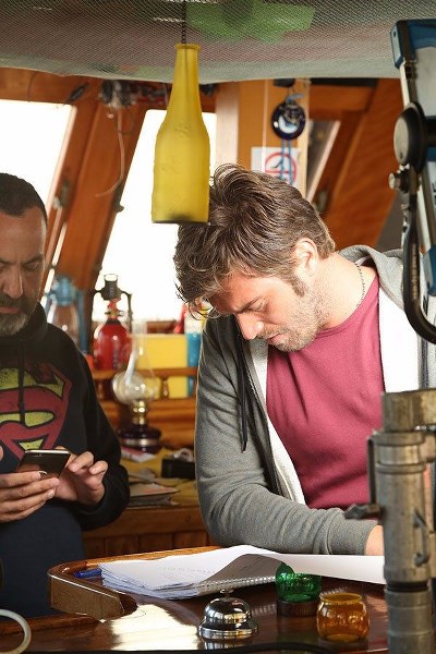 Cem Yılmaz'dan Karakomik Filmler paylaşımı (Ünlülerin set halleri) A24