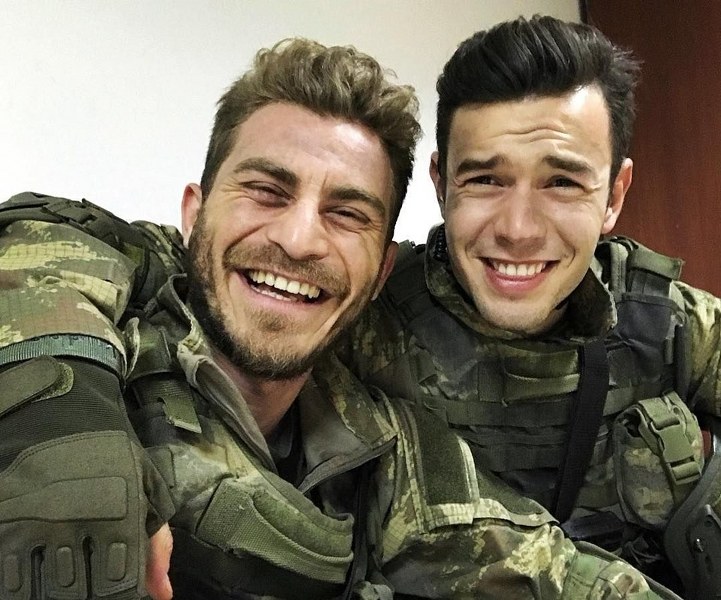 Cem Yılmaz'dan Karakomik Filmler paylaşımı (Ünlülerin set halleri) A24